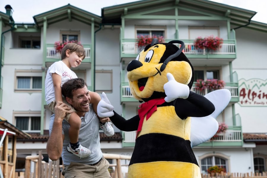 L'Ape Gaia, mascotte dell'Alpino Baby Family Hotel di Andalo